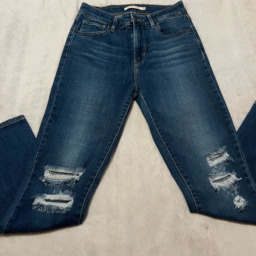 Women's LEVIS Distressed Blue Jeans